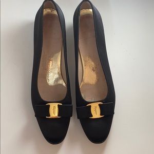 Salvatore Ferragamo Vara satin bow shoes 9.5